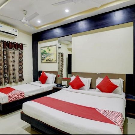 Hotel Krishna Palace Ahmedabad Exterior foto