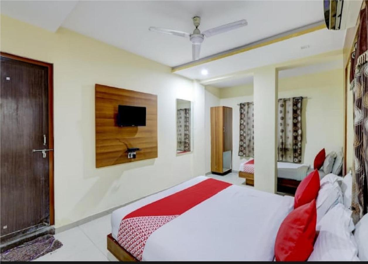 Hotel Krishna Palace Ahmedabad Exterior foto
