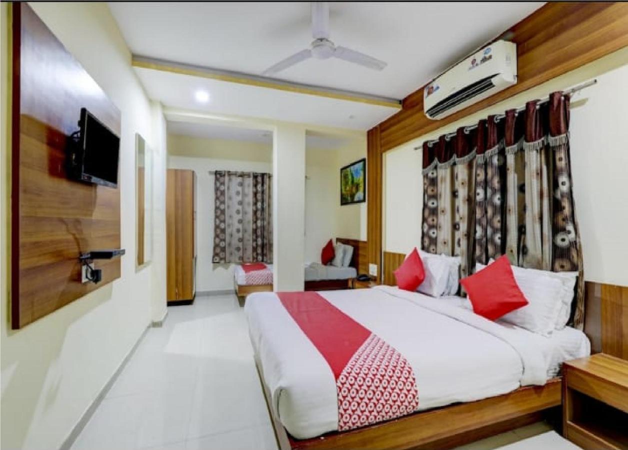 Hotel Krishna Palace Ahmedabad Exterior foto