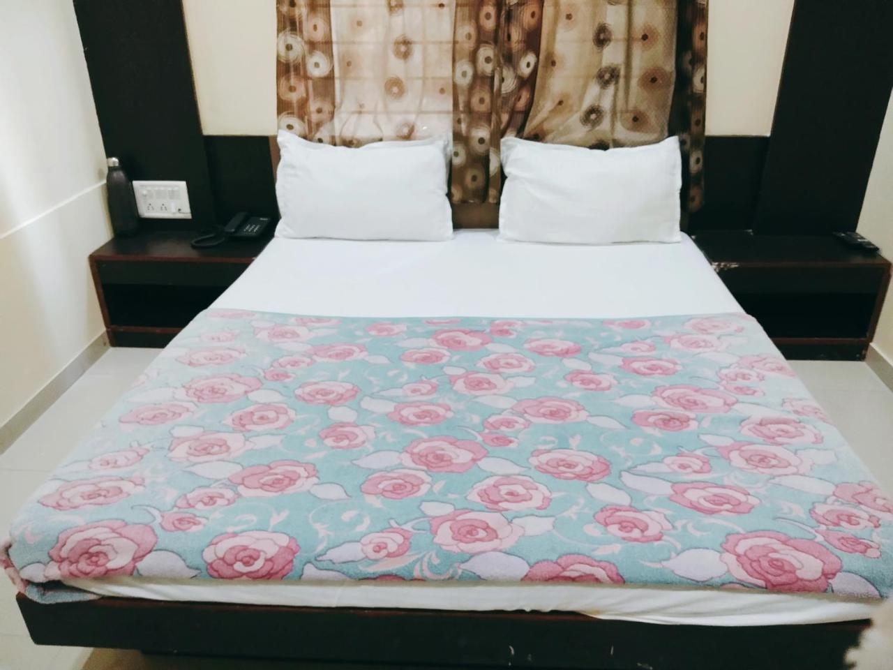 Hotel Krishna Palace Ahmedabad Exterior foto
